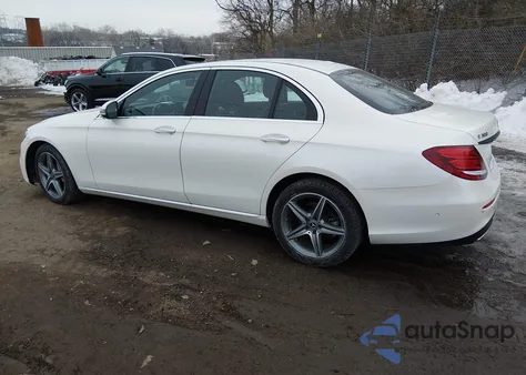 2019 Mercedes-Benz E 300 4Matic z USA, uszkodzony, nr VIN WDDZF4KB6KA519794